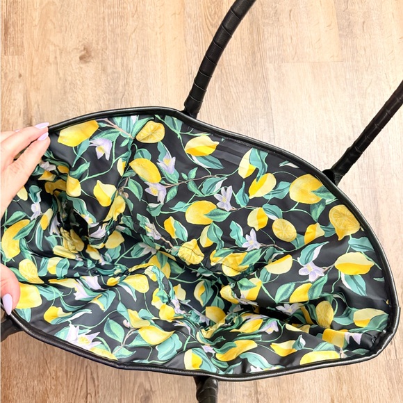 Victoria’s Secret • Large Straw Tote in Lemons - Picture 11 of 14